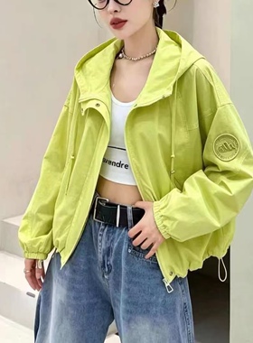 36838 连帽抽绳短外套女2026夏新款宽松百搭户外防晒轻薄夹克上衣