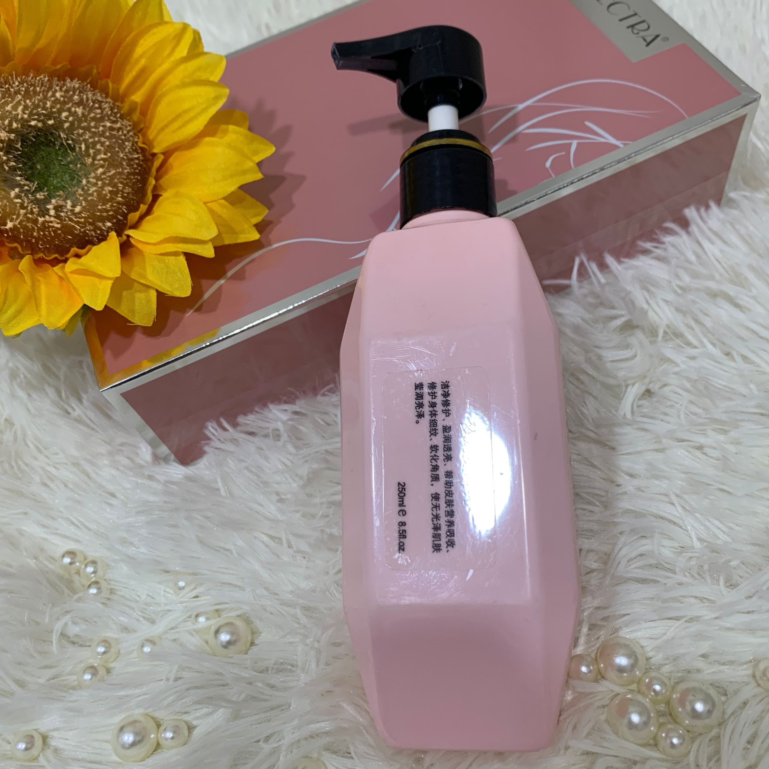 伊莱卡睡睡白身体乳全身250ml 水润清爽淡香全身改善鸡皮疙瘩润肤