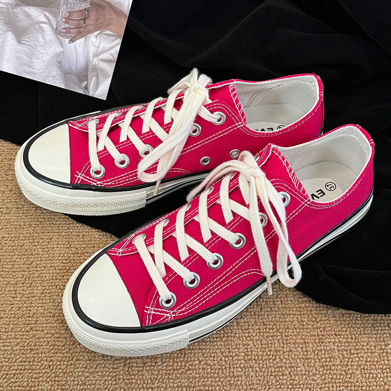 玫红色低帮时尚复古款休闲帆布鞋