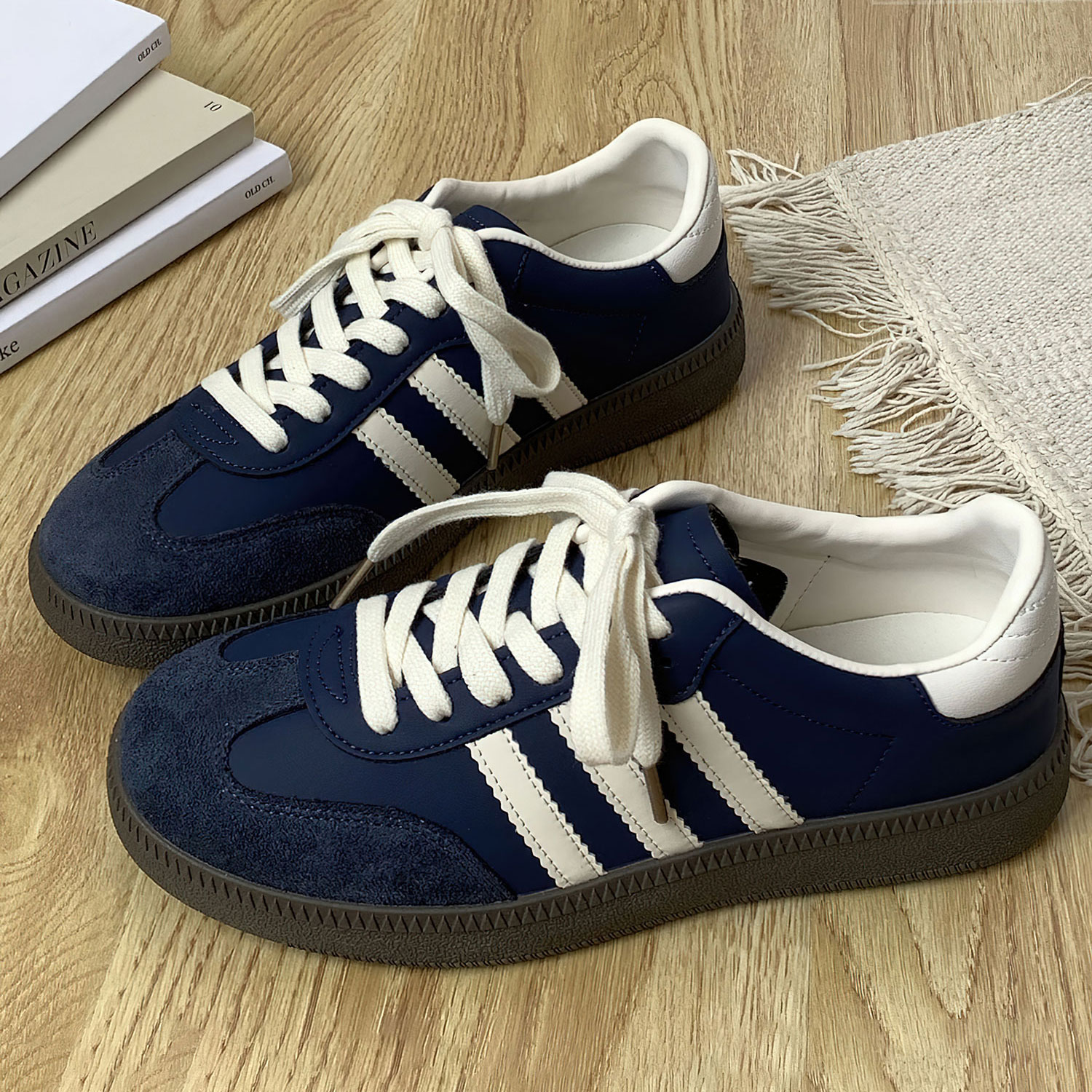 藏蓝色低帮时尚潮流休闲小众板鞋