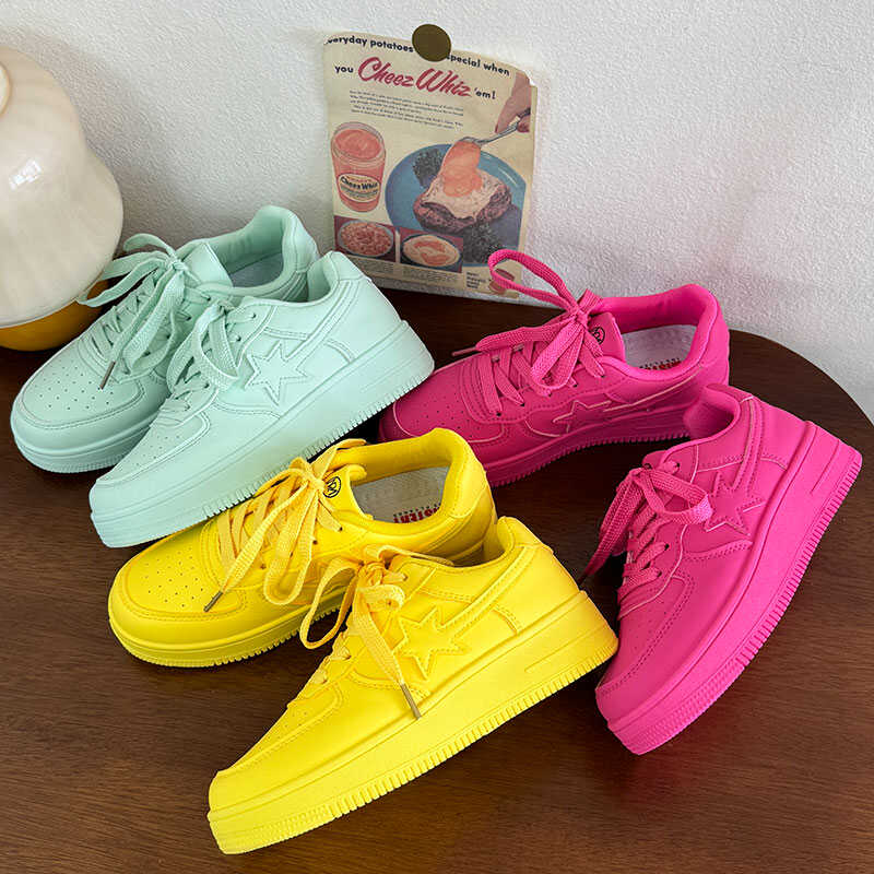 玫红色休闲青春潮流款时尚板鞋