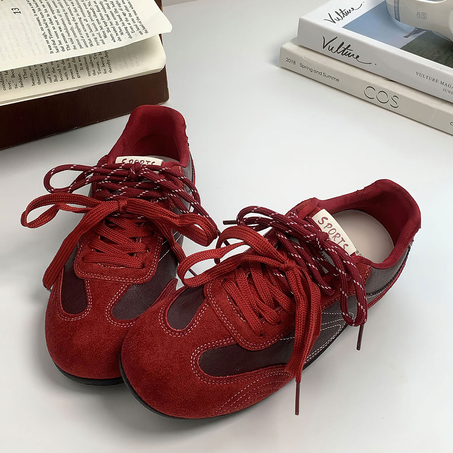 红色低帮时尚潮流小众休闲款板鞋