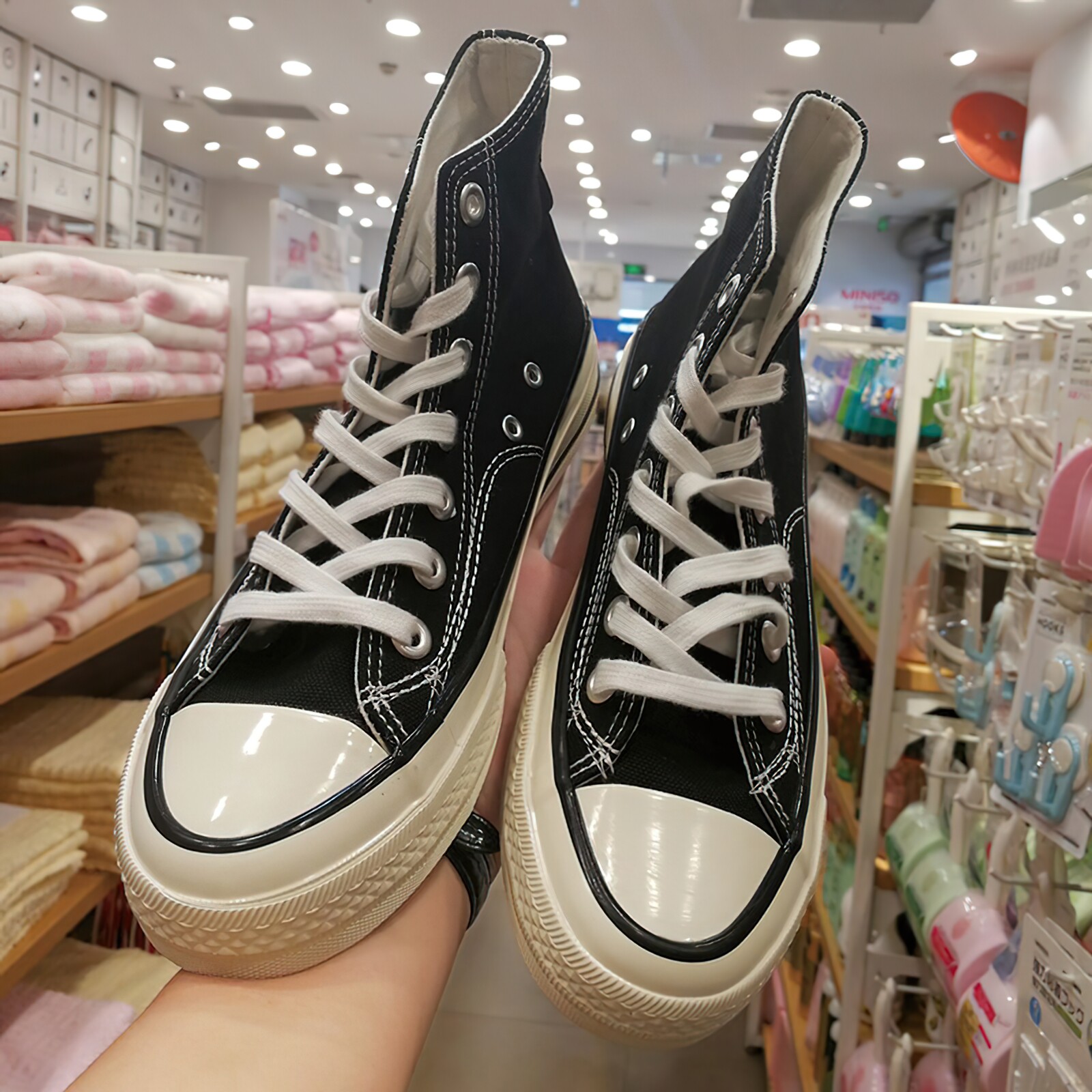黑色时尚潮流韩版百搭男女同款情侣平底学院系带休闲款港风帆布鞋