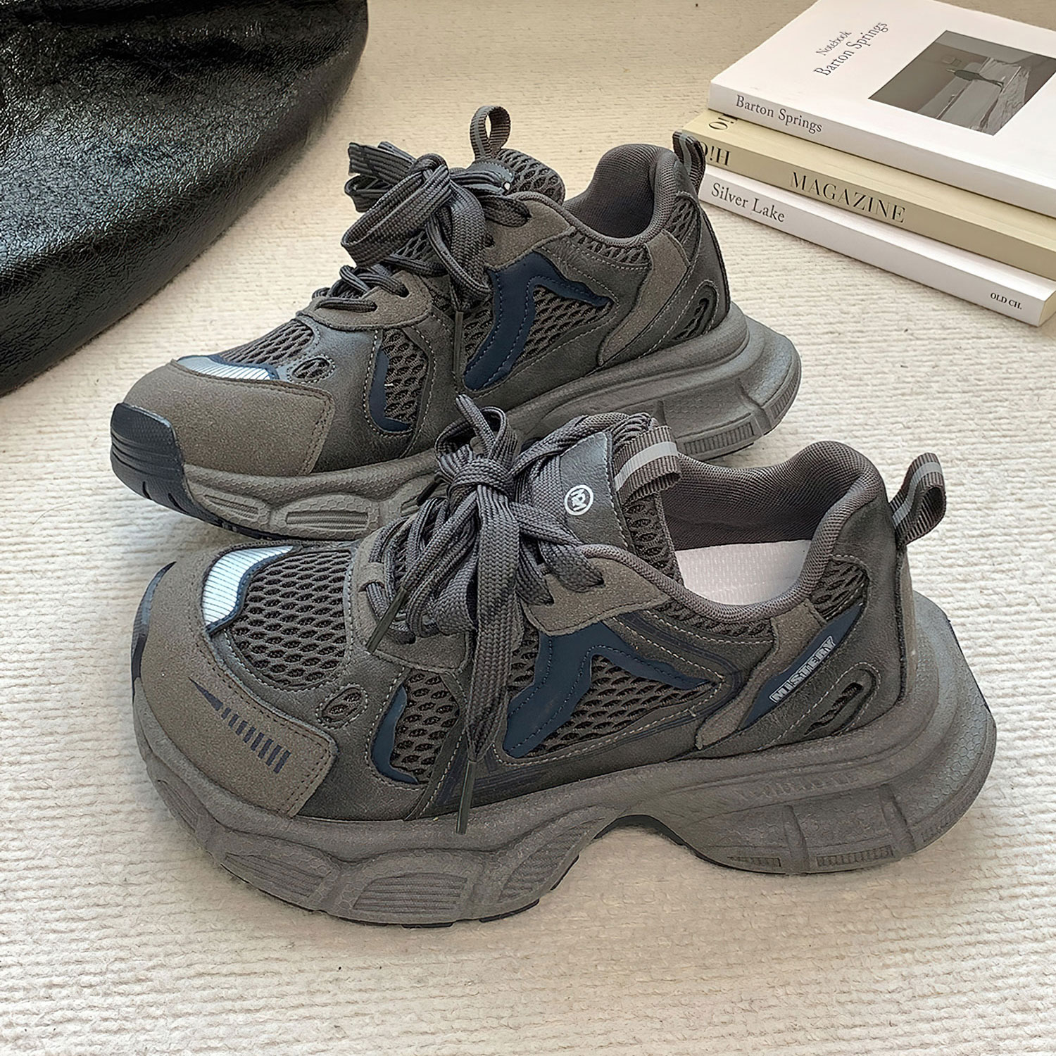 深灰色低帮厚底时尚休闲款老爹鞋