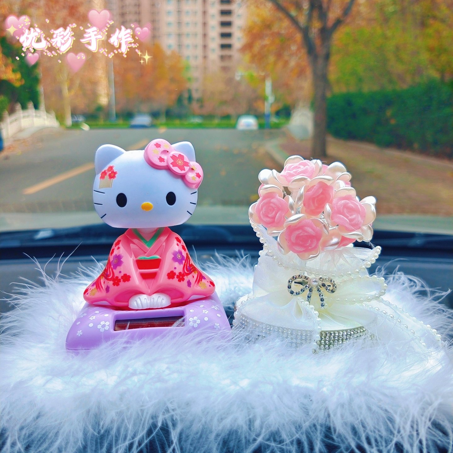 太阳能摇头KT猫公仔汽车内饰摆件创意可爱点头娃娃装饰品摇头摆件