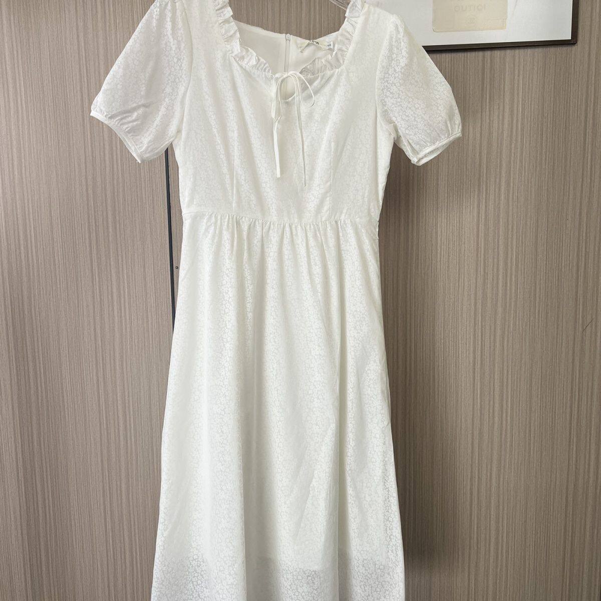 0222温柔蕾丝气质显瘦泡泡法式白色连衣裙2026夏季收腰新款裙子