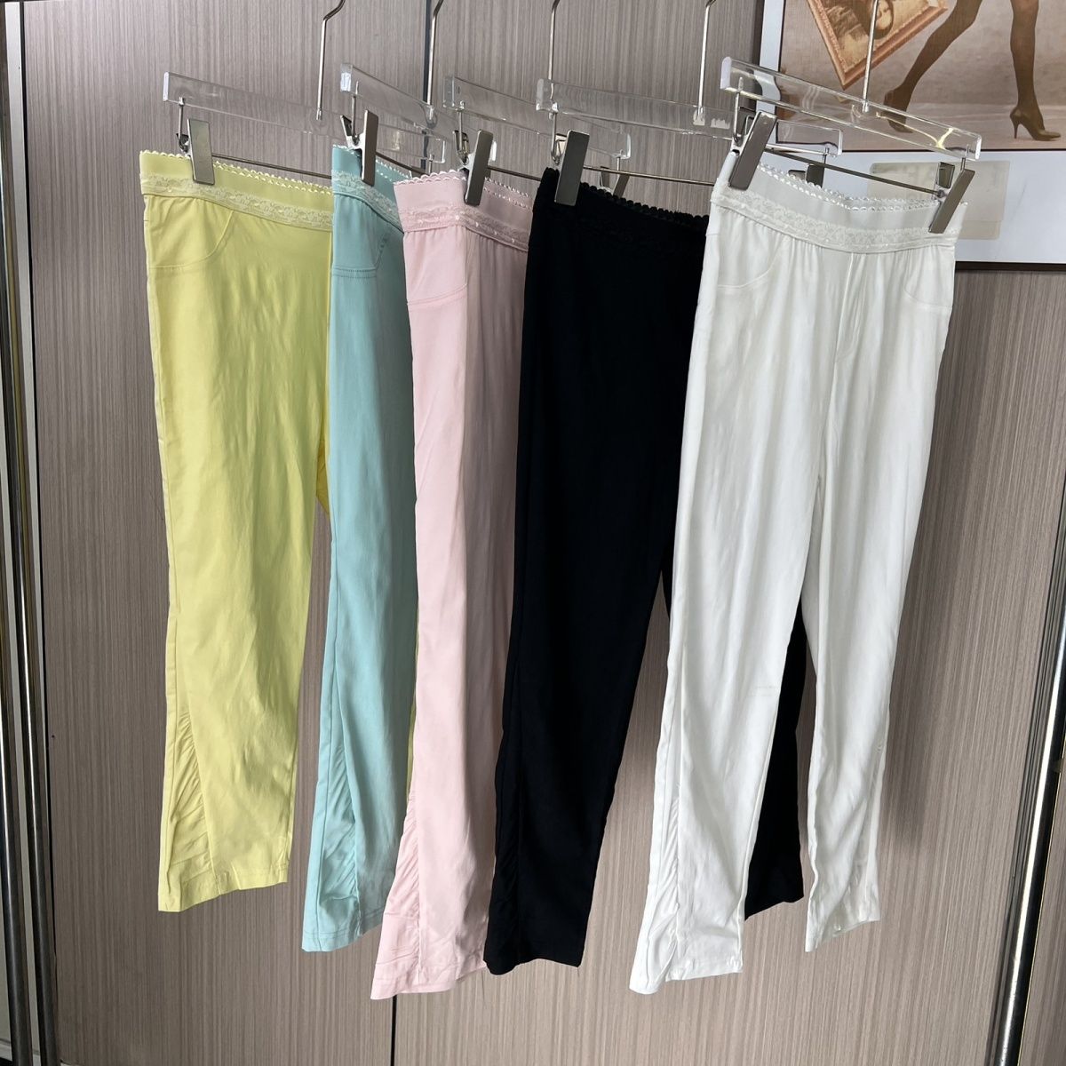 3889品牌撤柜南油货夏季新款四面弹里七分裤女士修身打底裤小脚裤图片