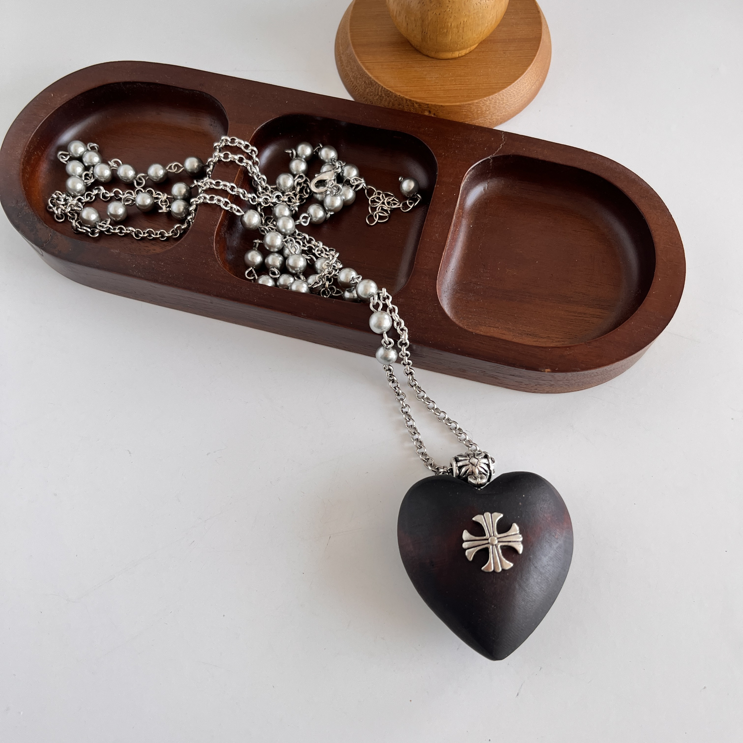 明星同款十字架爱心项链经典复古甜酷个性木头珍珠立体爱心长项链