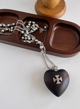 明星同款十字架爱心项链经典复古甜酷个性木头珍珠立体爱心长项链