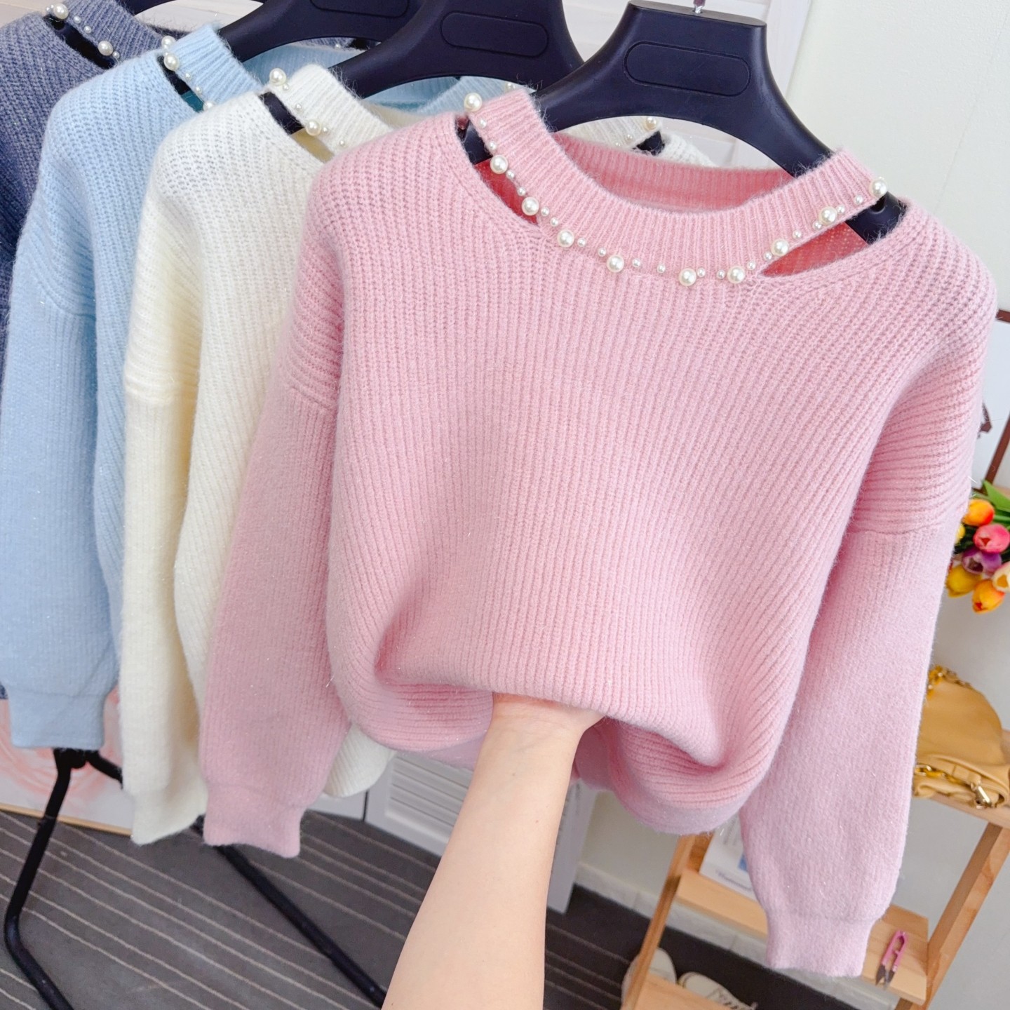 设计感镂空钉珠圆领宽松外穿毛衣女秋冬装亮丝内搭针织打底衫上衣