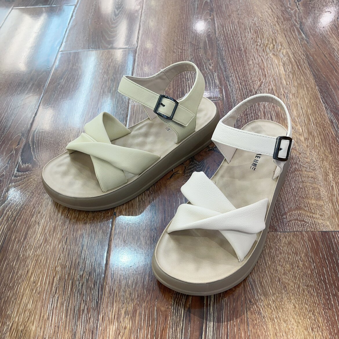 丝柏兰女鞋夏季新款凉鞋松糕底休闲女士凉鞋厚底凉鞋摇摇底女鞋