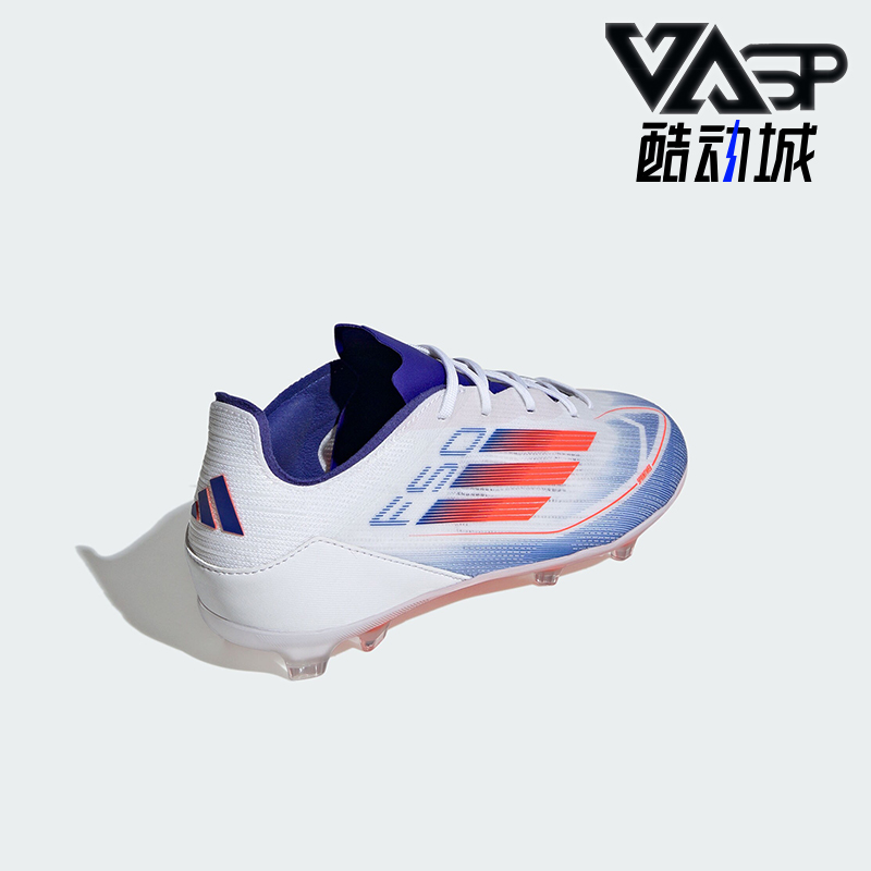 阿迪达斯大童长钉足球鞋