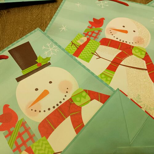 订单库存竖版大号圣诞雪人礼品包装纸袋 来给他画个帽子戴吧？