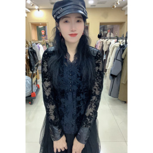 春季新款2026真皮拼蕾丝衫时尚修身V领打底衫性感皮小衫女短款潮