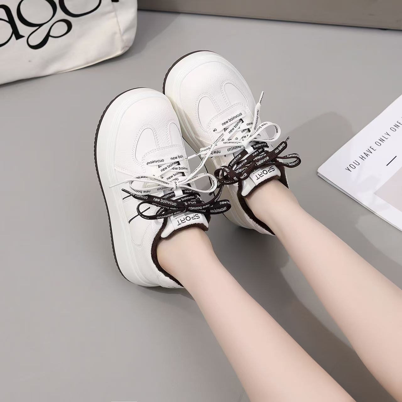 胖宽脚大码女鞋41-43码皮面圆头