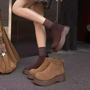 秋季大码女鞋40-43码马丁靴短靴41 42绒面女靴超轻厚底百搭