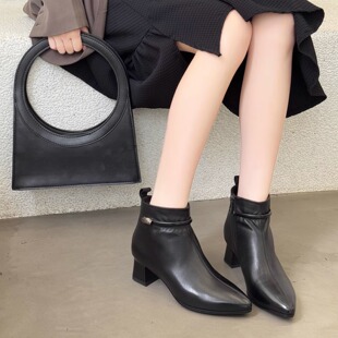 秋冬大码女鞋40-43码真皮羊皮短靴41 42百搭女靴踝靴粗跟尖头高跟