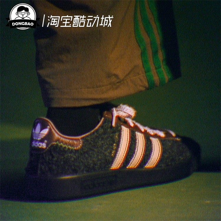 阿迪达斯联名款经典运动鞋