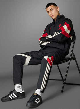 8月ADIDAS阿迪达斯 MUFC OG TP 曼联足球休闲文化运动长裤IS6527