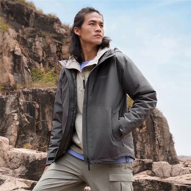 650蓬鹅绒羽绒内胆三合一冲锋衣