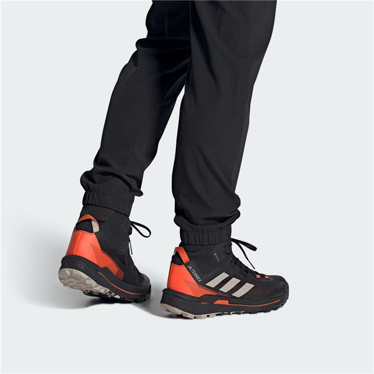 9月运动徒步鞋ADIDAS防水男女