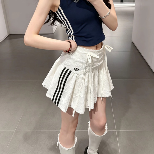 5月adidas阿迪达斯三叶草女子日常休闲运动蕾丝短裙KU4760/KU4761