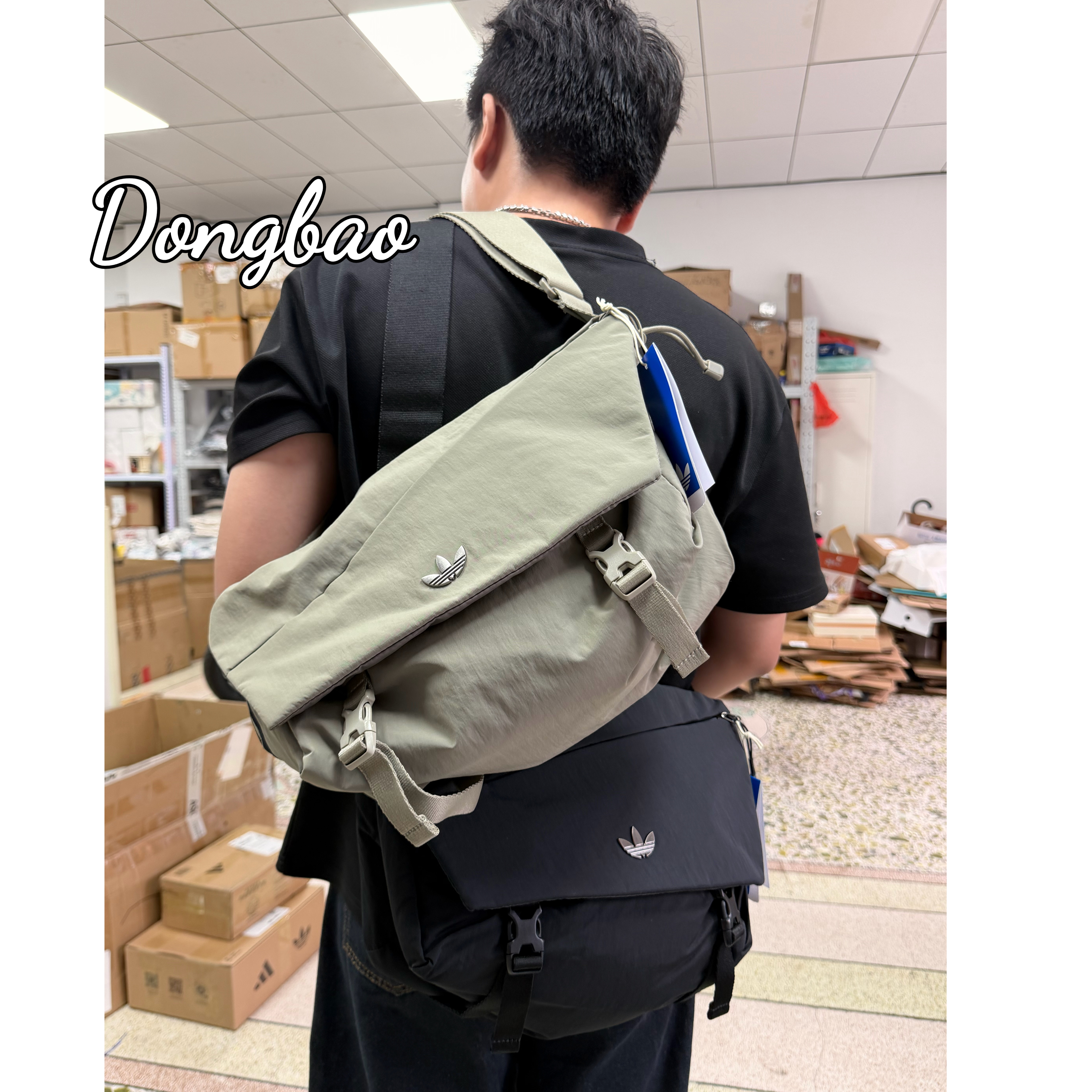 阿迪达斯休闲通勤单肩斜挎包