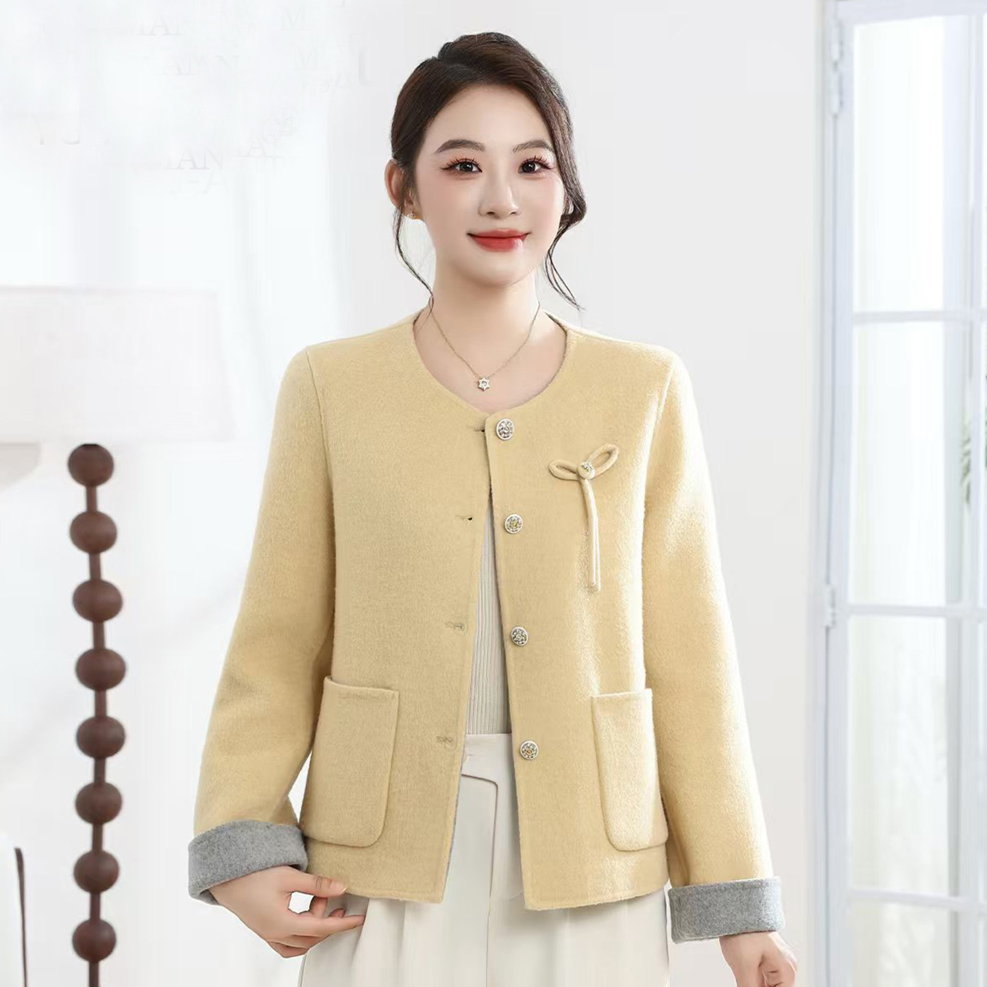 时尚洋气毛呢双面呢上衣胸花装饰2025秋冬新款撞色挽袖外套