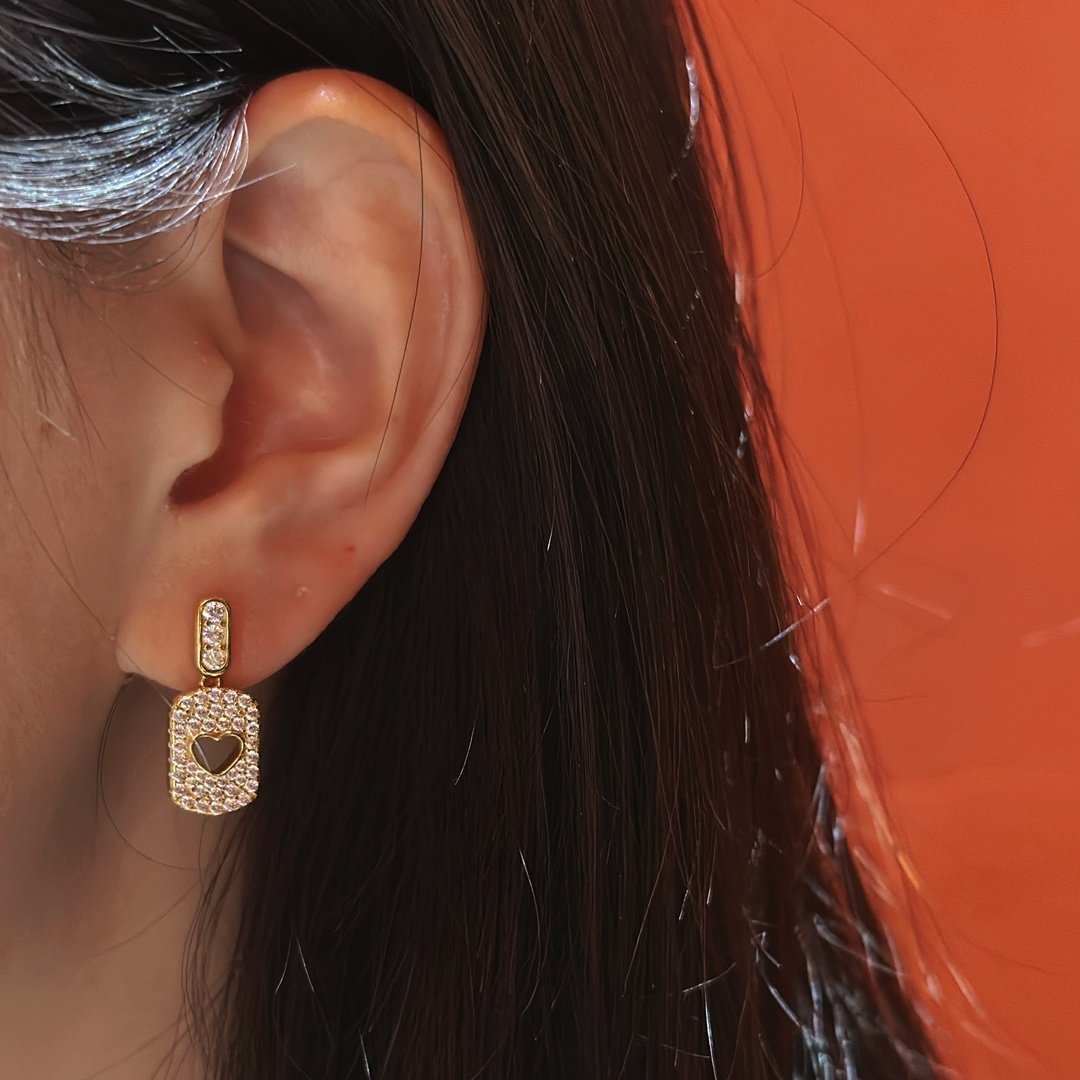 S925纯银耳饰桃心牌满镶锆石精工耳钉气质轻奢时尚潮流ins高级感