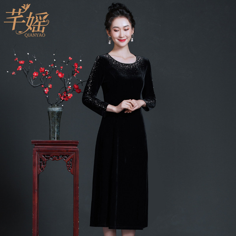 芊媱高端女装中长款高贵优雅气质纯色圆领修身显瘦金丝绒连衣裙