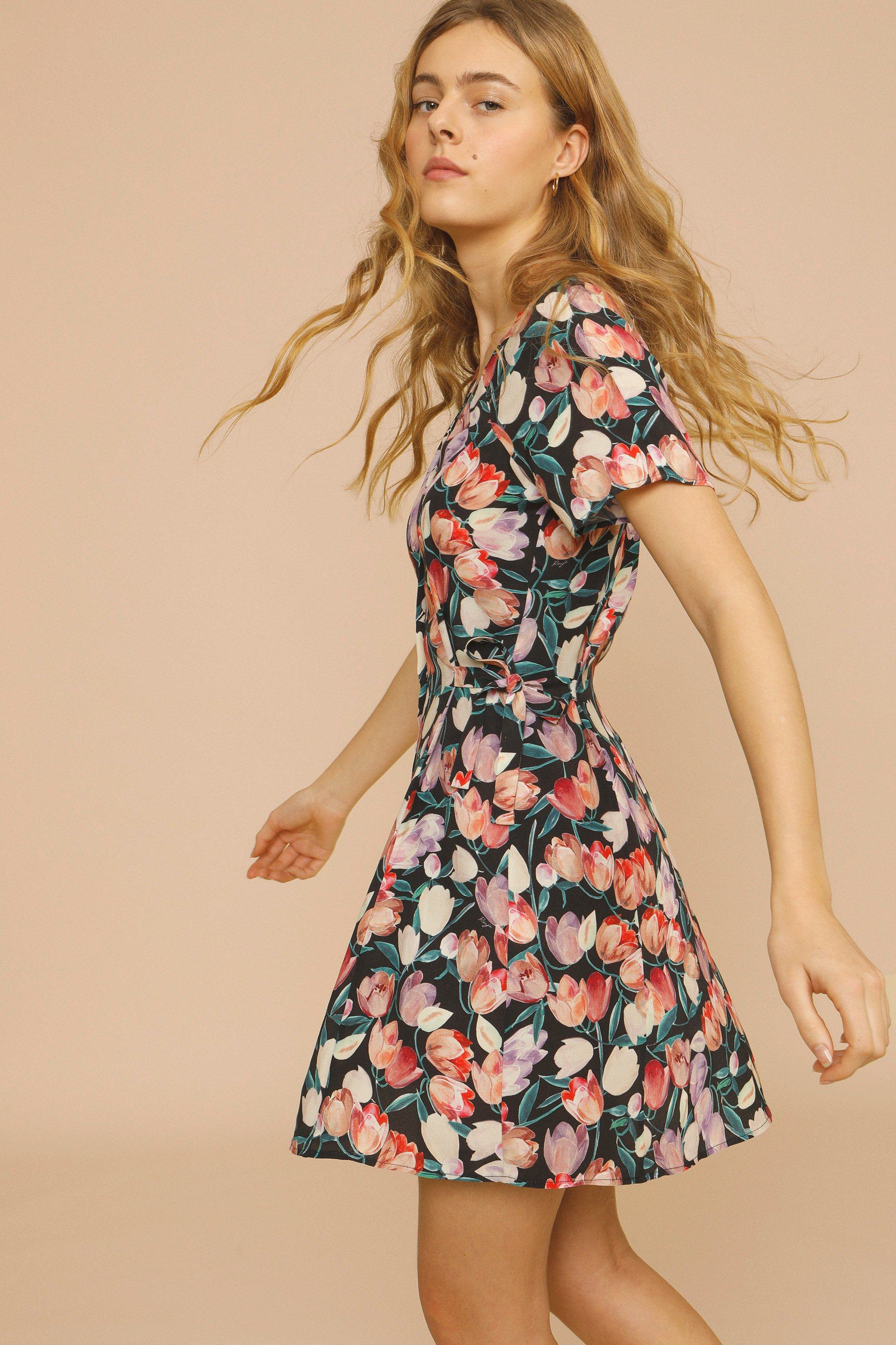 rouje 法国renata 田园碎花印花甜美法式前系扣荷叶袖连衣裙