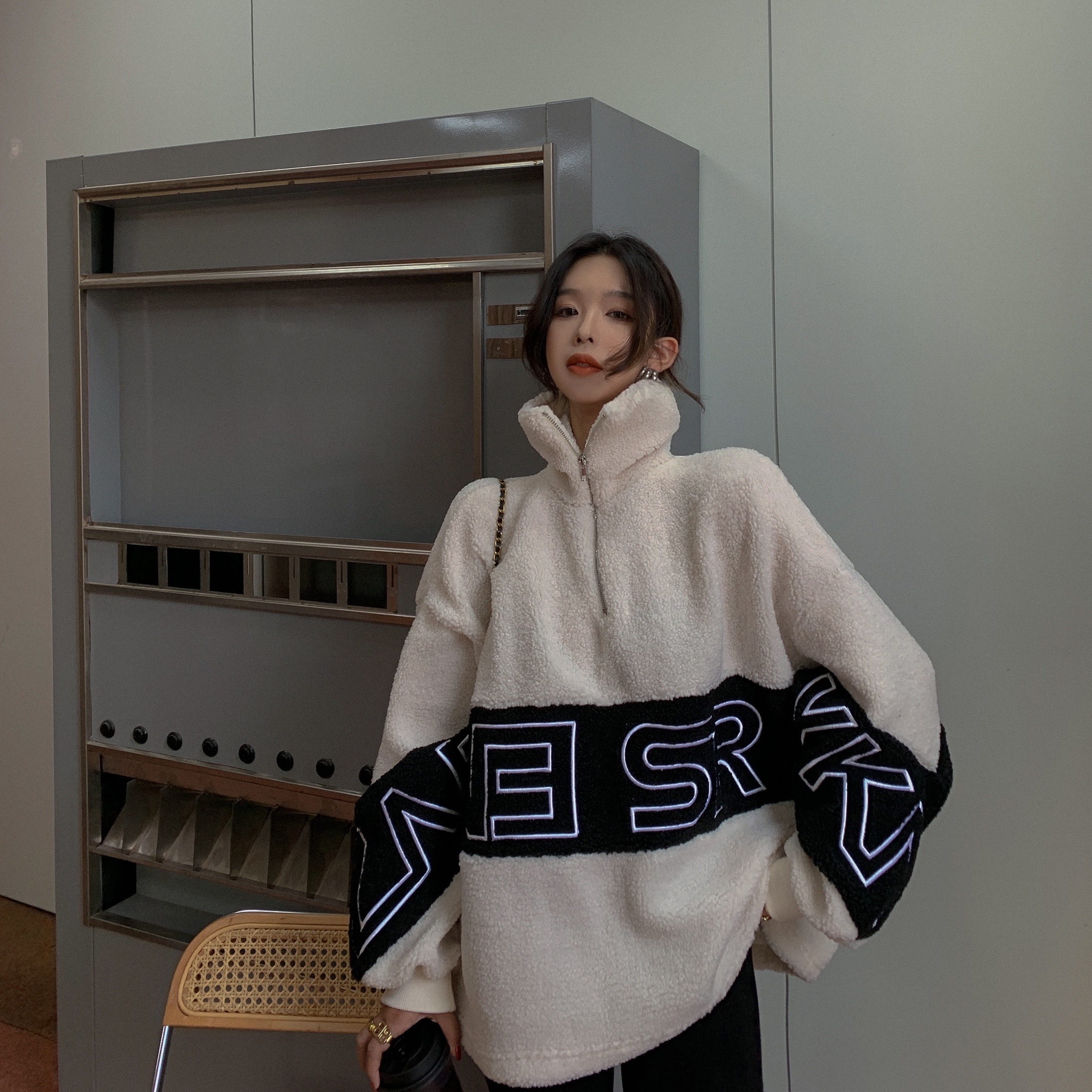 New heavy industry heavy industry embroidered loose lamb sweater coat in autumn and winter