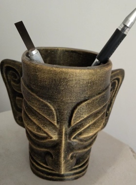 三星堆青铜大立人仿古博物馆复刻面具摆件塑料装饰笔筒花盆