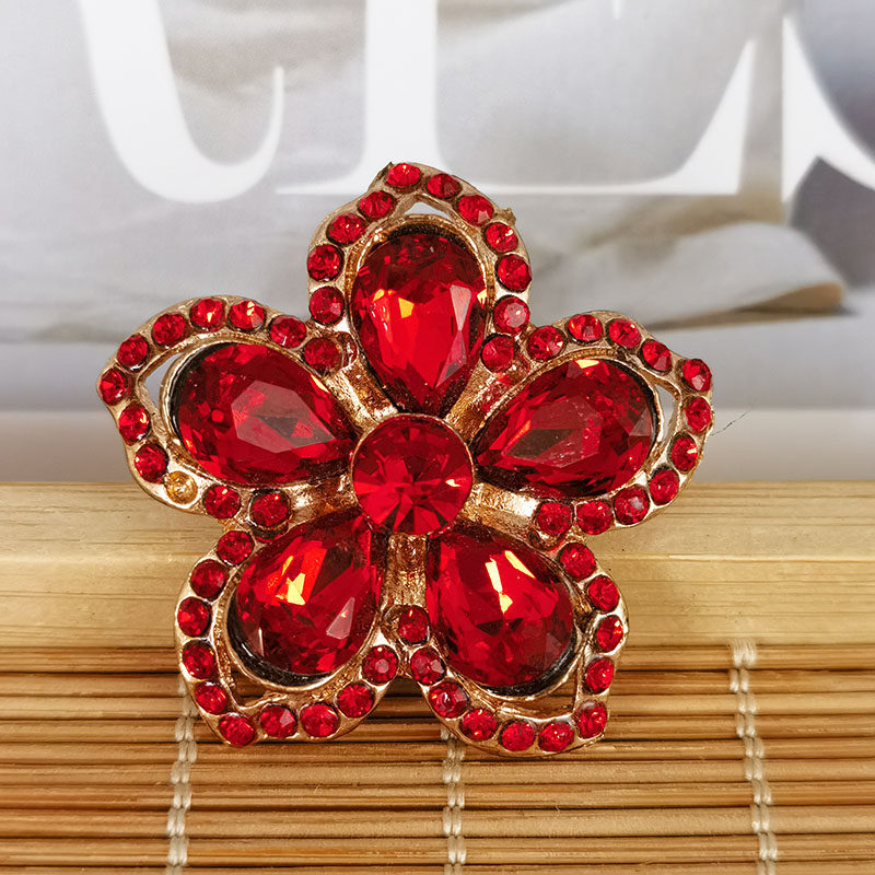 红色喜庆大衣水钻纽扣皮草领袖扣