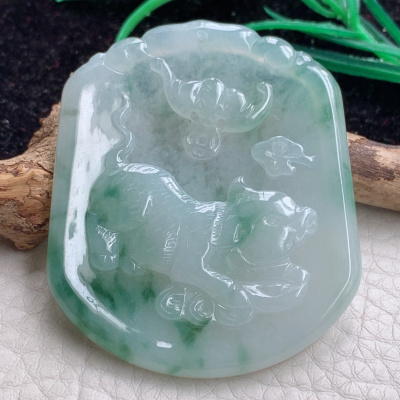 kh实拍52.3*44*5缅甸翡翠A货胶感飘花诸事顺心 生肖猪玉吊坠招财