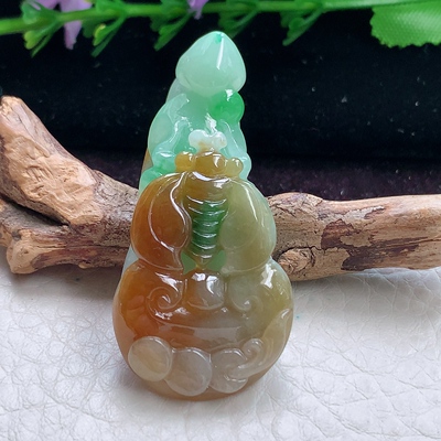 lz实拍46.6*22*10.5缅甸翡翠A货三彩一鸣惊人 蝉玉吊坠 玉挂件