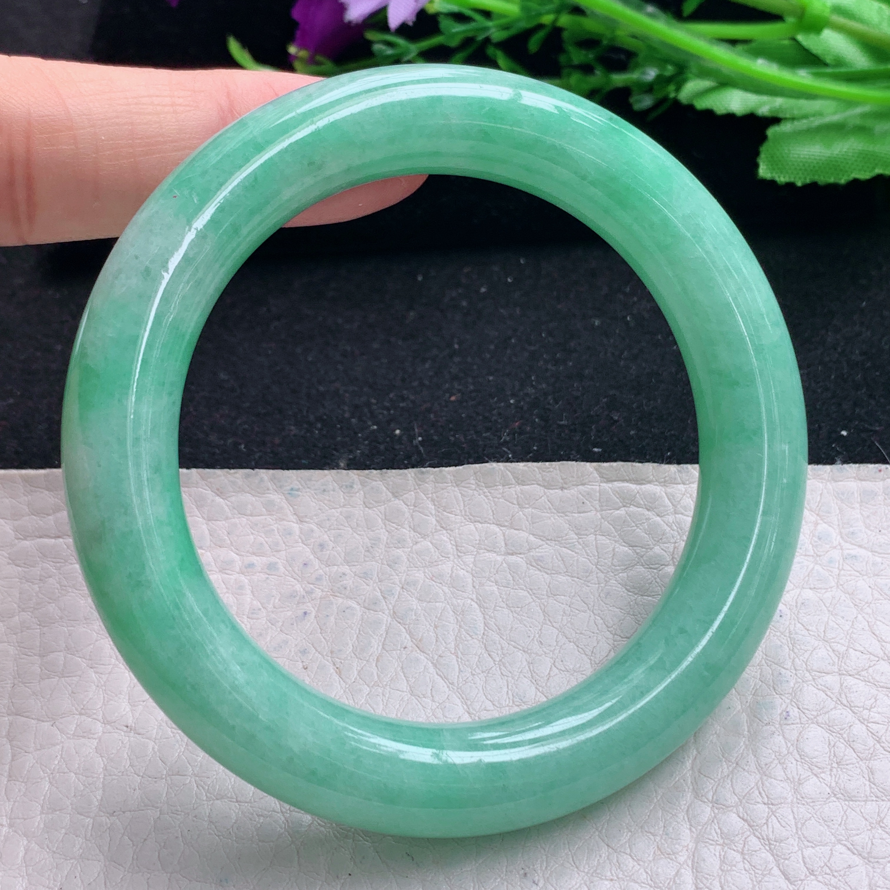 yh自然光55.5*11*10.5美人镯 缅甸翡翠a货满绿圆条玉手镯 玉手环