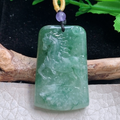 t实拍36.3*23.3*6.5缅甸翡翠A货精雕冰润立体马 生肖马玉吊坠