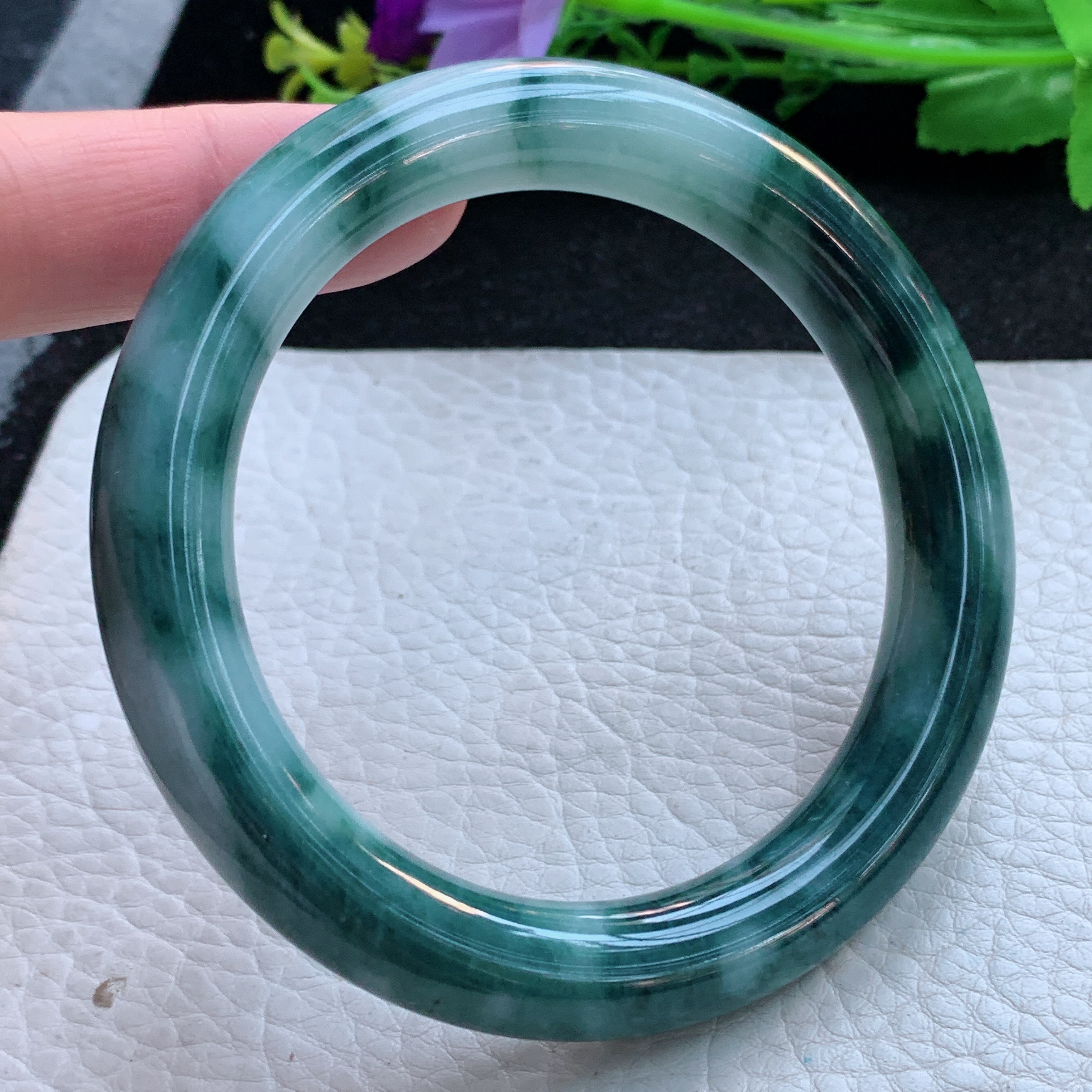 js自然光59*11.2*10.2美人镯 缅甸翡翠a货玉手镯蓝韵圆条玉手环