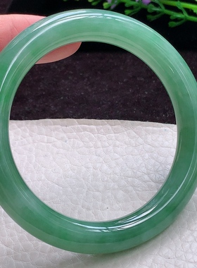 sza实拍57.5*10美人镯 满绿圆条缅甸翡翠玉手镯 珠宝 秀气玉手环