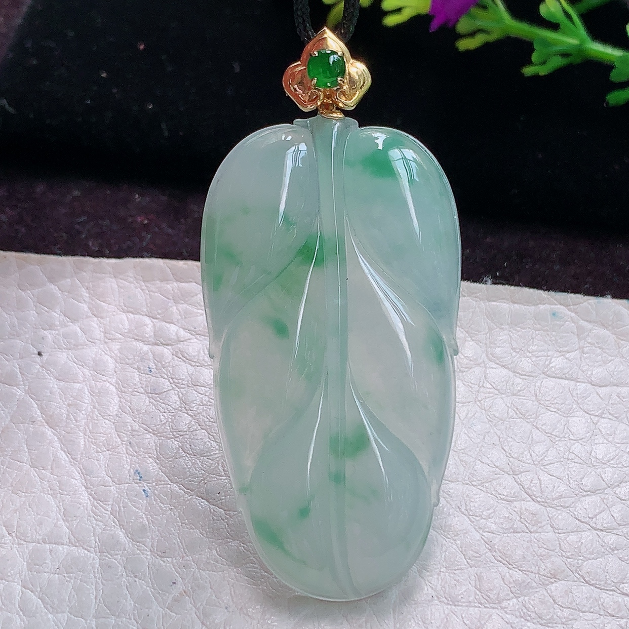 gp实拍58.3*26.8*6缅甸翡翠精雕冰种飘绿花大业有成 树叶玉吊坠