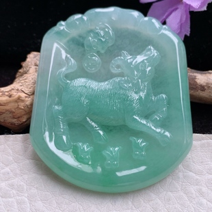 kh实拍51.5 生肖牛玉吊坠 43.6 4.8缅甸翡翠精雕冰绿扭转乾坤