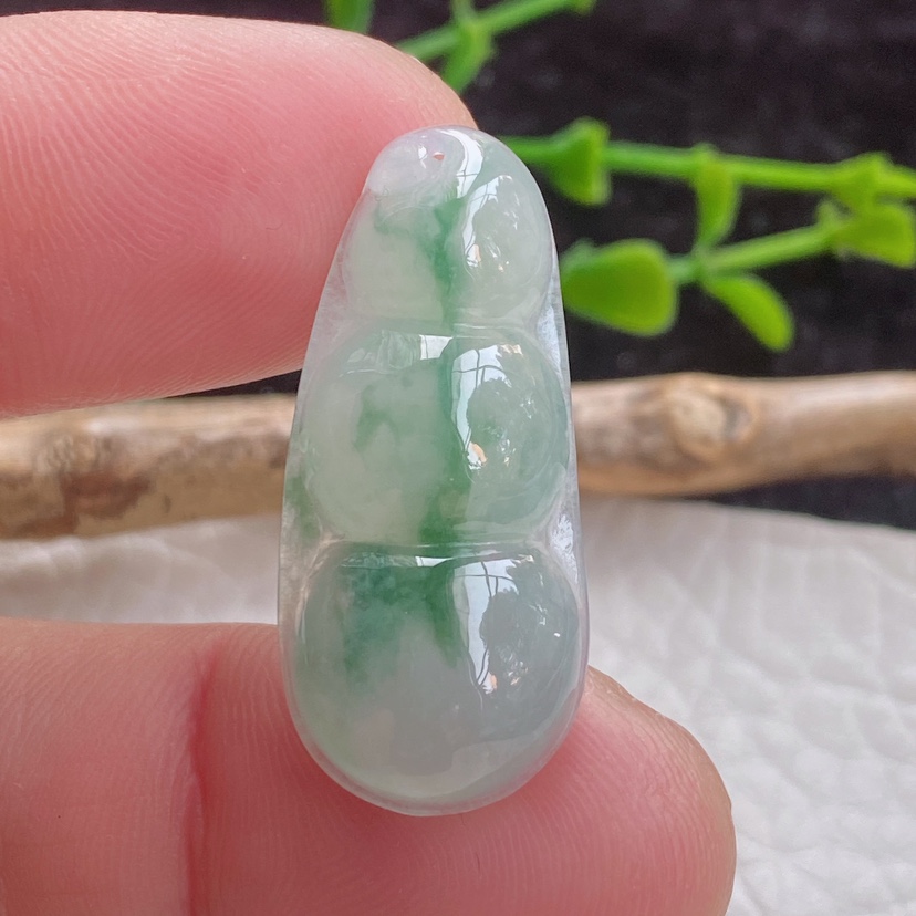 ajj自然光缅甸A货饱满冰飘花饱满平安豆福豆玉坠 32.5*14.6*5.8mm