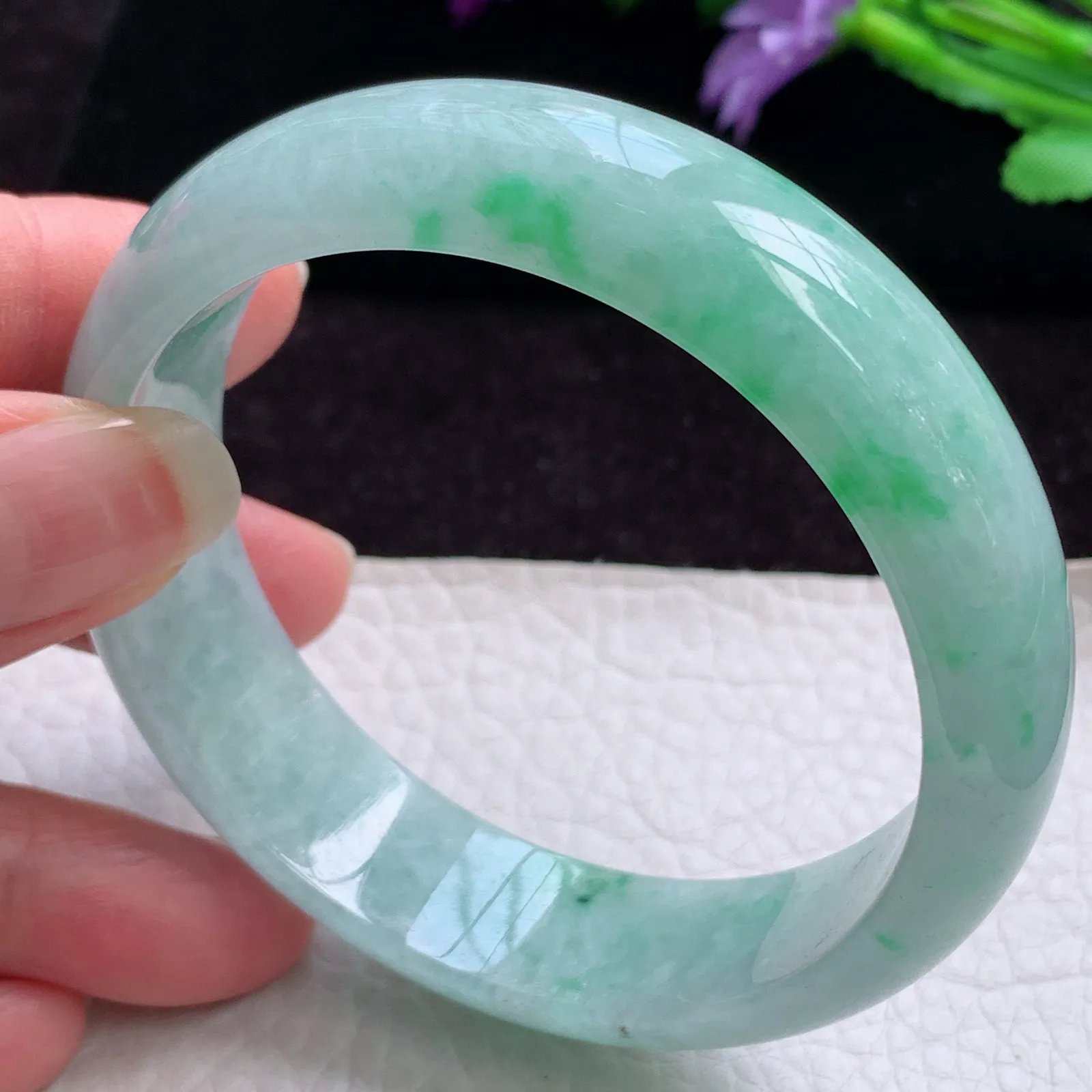 js实拍58*15.8*7.3轮胎镯 缅甸翡翠手镯飘绿花正圈宽边玉镯玉手环