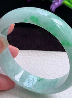 js实拍58*15.8*7.3轮胎镯 缅甸翡翠手镯飘绿花正圈宽边玉镯玉手环