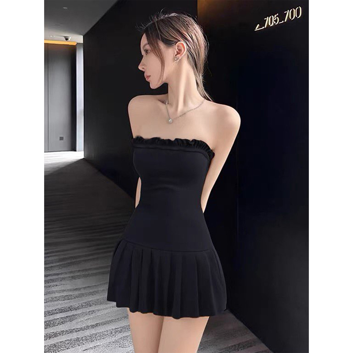 辣妹性感抹胸木耳边连衣裙女图片