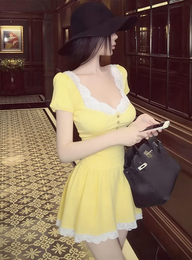辣妹性感蕾丝花边短款连衣裙女2026夏季新款黄色显瘦短款A字裙子