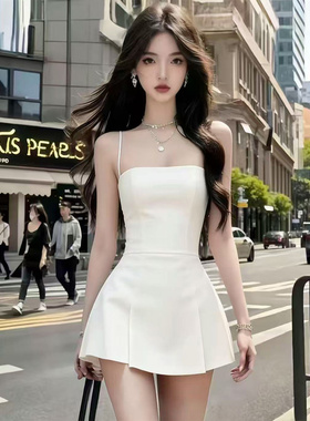 气质性感辣妹吊带抹胸白色连衣裙女夏季新款修身显瘦短款A字裙子