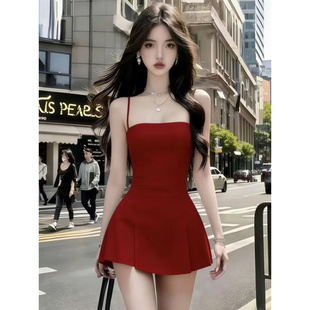 气质辣妹红色吊带性感连衣裙女2026夏季新款修身显瘦露肩纯欲裙子