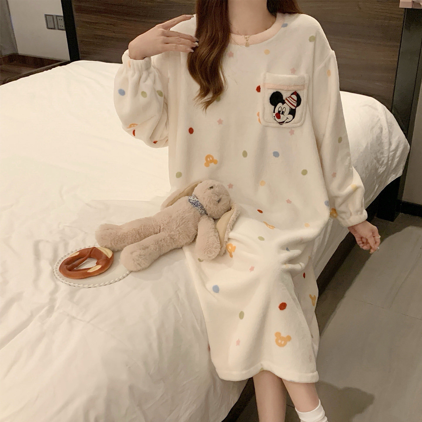 带胸垫女士珊瑚绒睡裙秋冬季加绒保暖可外穿过膝长裙加厚家居服